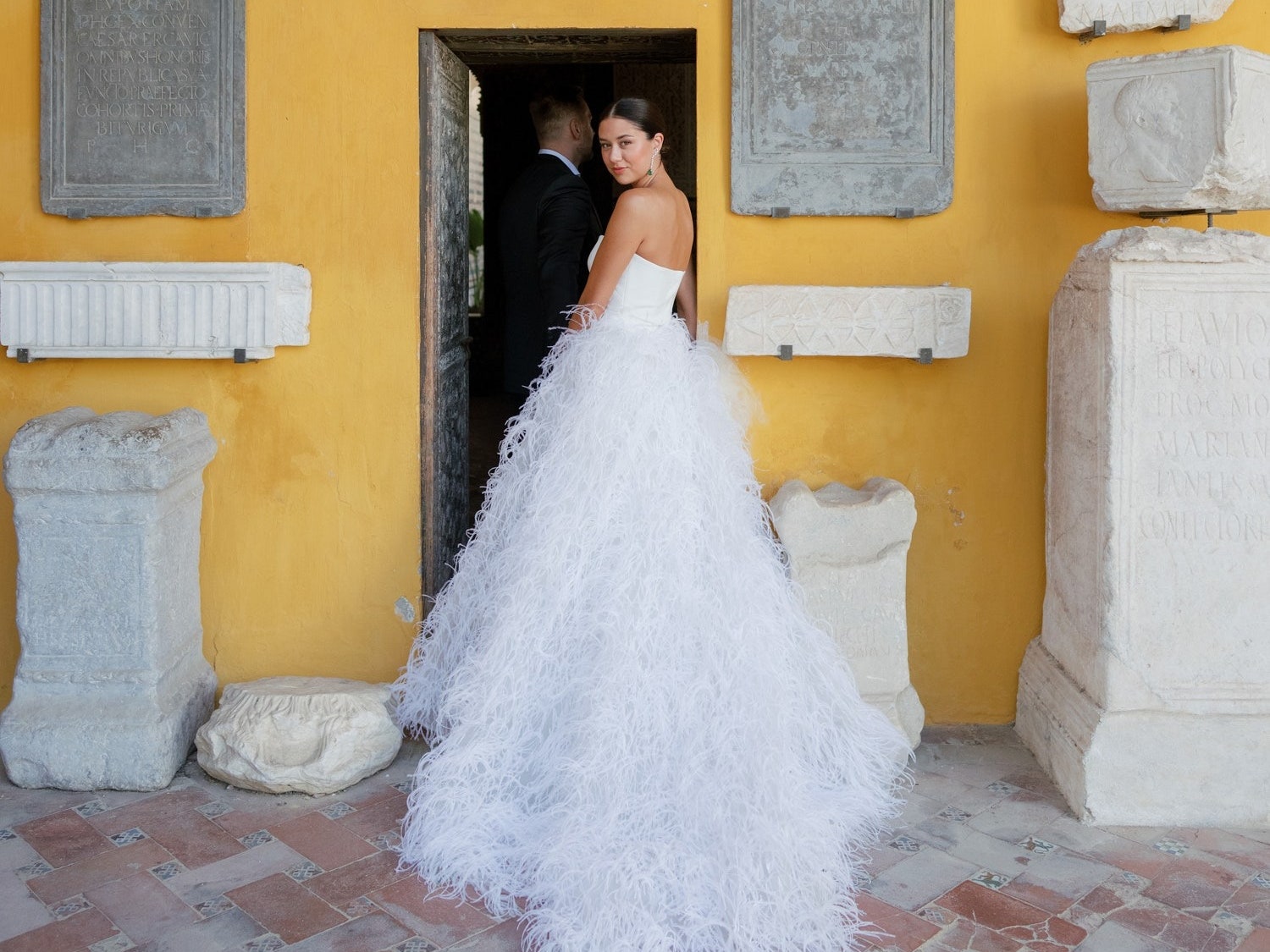 The Brides Wore Feathers! The Best Plumed Bridal Looks From the Vogue Weddings Archive
